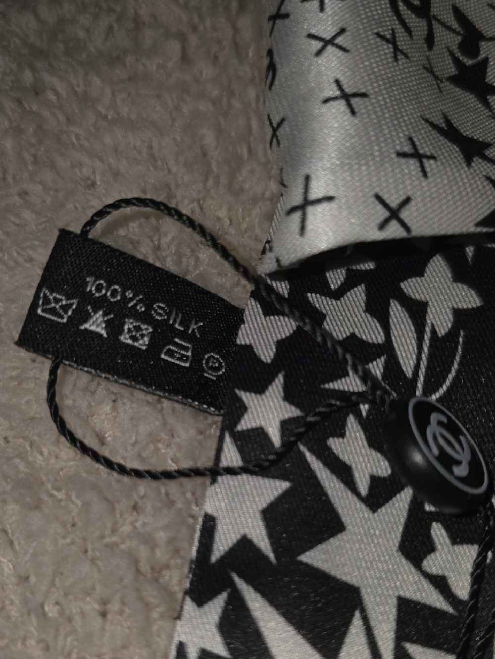 CHANEL Black & White Silk Twilly with Logo & Star Motifs - Picture 6 of 6
